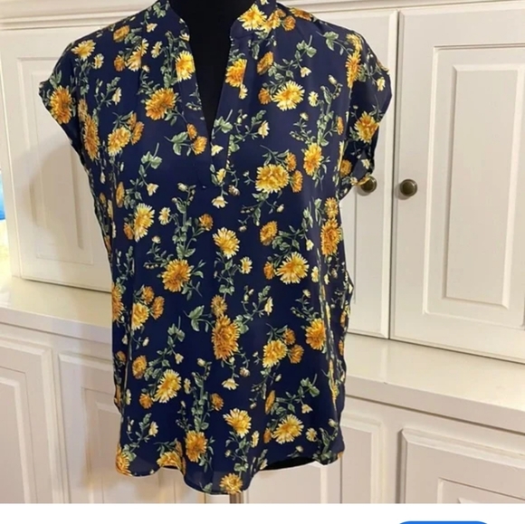 Top - Picture 2 of 2